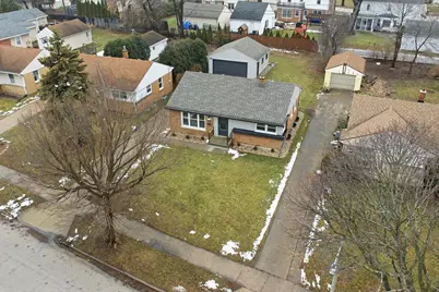 555  Robertson St, Wauwatosa, WI 53213 - Photo 33