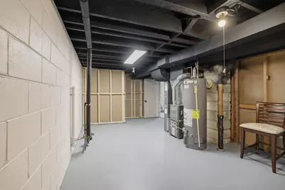 555  Robertson St, Wauwatosa, WI 53213 - Photo 27