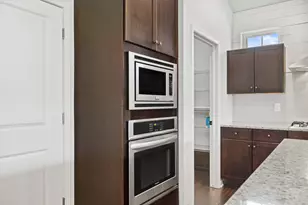 W195N5814 Deer Park Ct, Menomonee Falls, WI 53051 - Photo 11