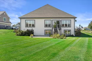 W195N5814 Deer Park Ct, Menomonee Falls, WI 53051 - Photo 5