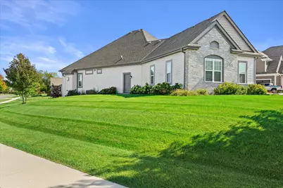 W195N5814  Deer Park Ct, Menomonee Falls, WI 53051 - Photo 3