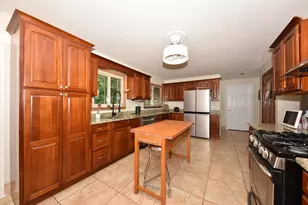 10723 W Rohr Ave, Milwaukee, WI 53225 - Photo 9