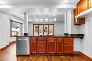 2132 S 85th St, West Allis, WI 53227 - Photo 9