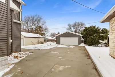 2132 S 85th St, West Allis, WI 53227 - Photo 27
