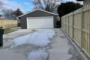 2132 S 85th St, West Allis, WI 53227 - Photo 31