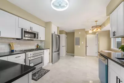 2020  Menomonee River Pkwy, Wauwatosa, WI 53226 - Photo 9