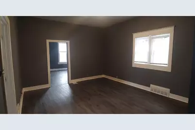 2002 S 14th St, Sheboygan, WI 53081 - Photo 3