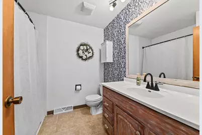 11915 W Rio St, Milwaukee, WI 53225 - Photo 23