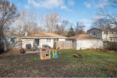 11915 W Rio St, Milwaukee, WI 53225 - Photo 7