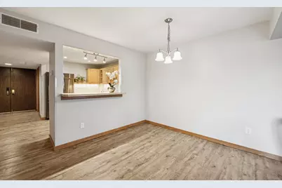 6100 W Stonehedge Dr #Unit 306, Greenfield, WI 53220 - Photo 5