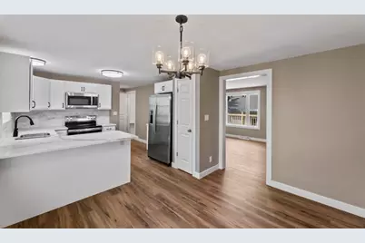 711  Division St, Delafield, WI 53018 - Photo 5