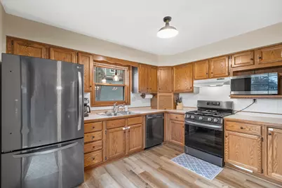 301 S Summerset Dr, Racine, WI 53406 - Photo 13