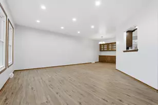 2504 N 112th St, Wauwatosa, WI 53226 - Photo 9