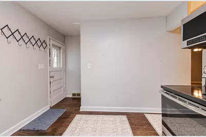 9144 W Park Hill Ave, Milwaukee, WI 53226 - Photo 9