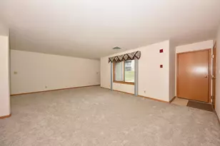 2116 Woodburn Rd, Waukesha, WI 53186 - Photo 7