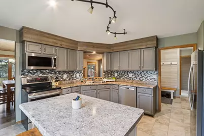 14320 W Fieldpointe Dr, New Berlin, WI 53151 - Photo 13