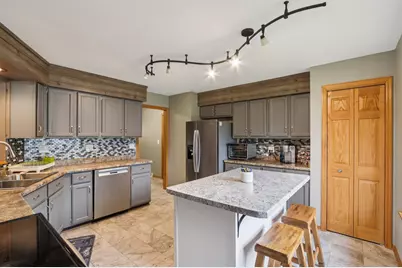 14320 W Fieldpointe Dr, New Berlin, WI 53151 - Photo 9