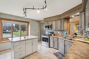 14320 W Fieldpointe Dr, New Berlin, WI 53151 - Photo 11