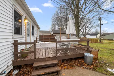 625  Madison Ave, West Bend, WI 53095 - Photo 9