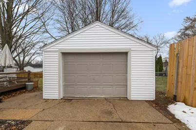 625  Madison Ave, West Bend, WI 53095 - Photo 3