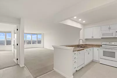 2525 S Shore Dr #UNIT 18B, Milwaukee, WI 53207 - Photo 13