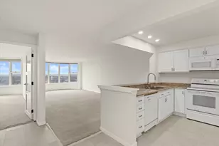 2525 S Shore Dr, Milwaukee, WI 53207 - Photo 13