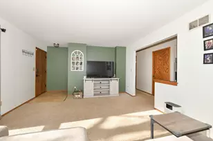 1636 W Fairfield Ct, Glendale, WI 53209 - Photo 5