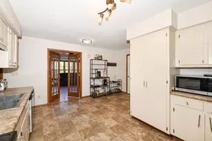 1636 W Fairfield Ct, Glendale, WI 53209 - Photo 7