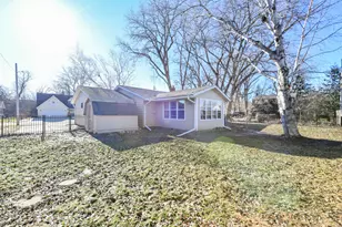 1636 W Fairfield Ct, Glendale, WI 53209 - Photo 35