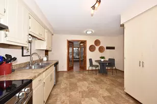 1636 W Fairfield Ct, Glendale, WI 53209 - Photo 11