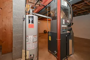 1636 W Fairfield Ct, Glendale, WI 53209 - Photo 27