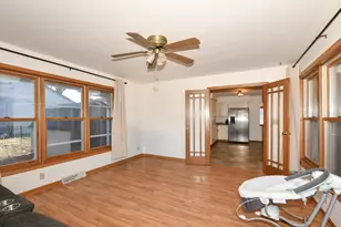 1636 W Fairfield Ct, Glendale, WI 53209 - Photo 13