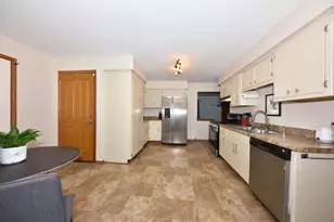 1636 W Fairfield Ct, Glendale, WI 53209 - Photo 9