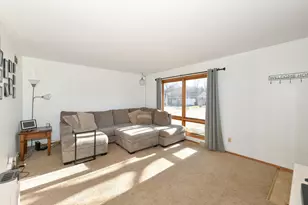 1636 W Fairfield Ct, Glendale, WI 53209 - Photo 3