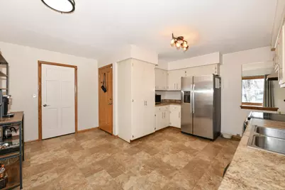 1636 W Fairfield Ct, Glendale, WI 53209 - Photo 9