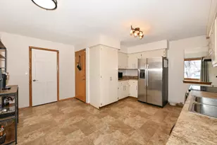 1636 W Fairfield Ct, Glendale, WI 53209 - Photo 9