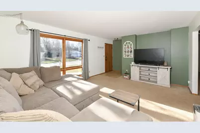 1636 W Fairfield Ct, Glendale, WI 53209 - Photo 5