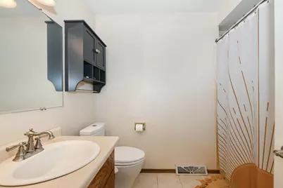 1636 W Fairfield Ct, Glendale, WI 53209 - Photo 15