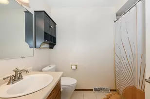 1636 W Fairfield Ct, Glendale, WI 53209 - Photo 15