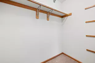 9151 S Aspen Dr, Oak Creek, WI 53154 - Photo 7