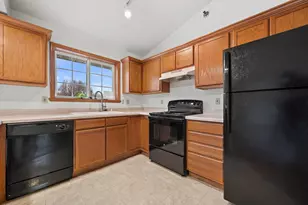 9151 S Aspen Dr, Oak Creek, WI 53154 - Photo 9