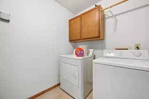 9151 S Aspen Dr, Oak Creek, WI 53154 - Photo 13