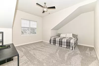 2245 W Vista Bella Dr #201, Oak Creek, WI 53154 - Photo 9