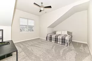 2245 W Vista Bella Dr, Oak Creek, WI 53154 - Photo 9