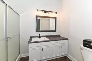 2245 W Vista Bella Dr, Oak Creek, WI 53154 - Photo 11