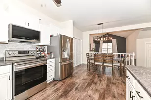 2245 W Vista Bella Dr, Oak Creek, WI 53154 - Photo 21