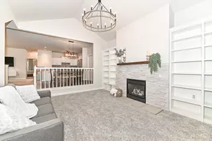 2245 W Vista Bella Dr, Oak Creek, WI 53154 - Photo 25