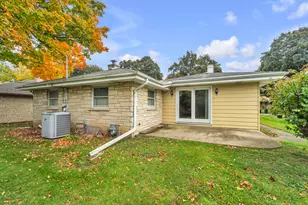 7920 W Manitoba St, West Allis, WI 53219 - Photo 11