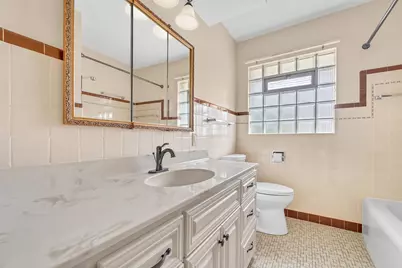 7920 W Manitoba St, West Allis, WI 53219 - Photo 9