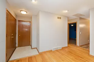 245 Millwood Ln, Waukesha, WI 53188 - Photo 5